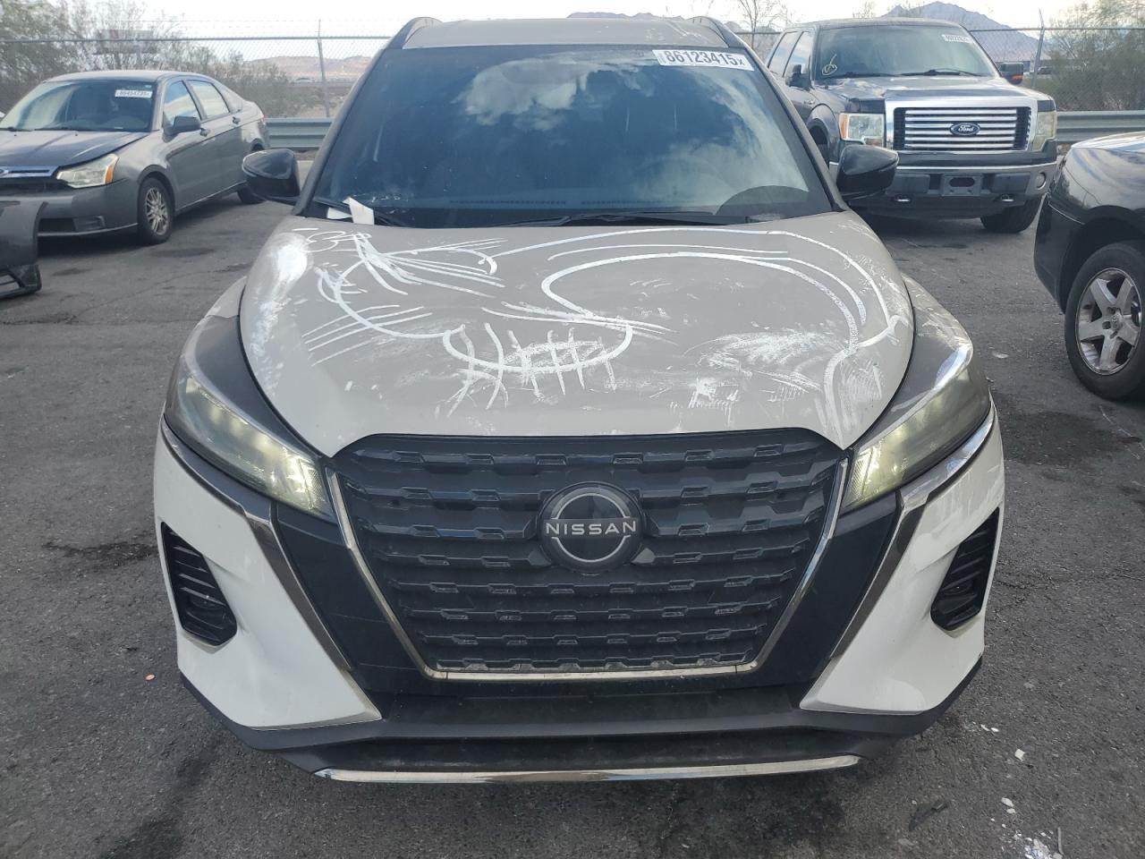 2023 NISSAN KICKS
