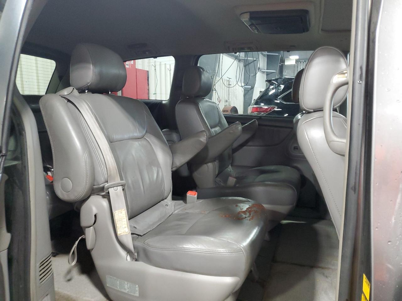 2005 TOYOTA SIENNA