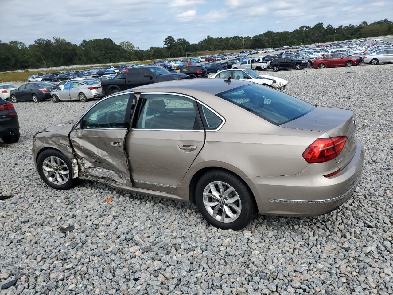 2016 VOLKSWAGEN Passat