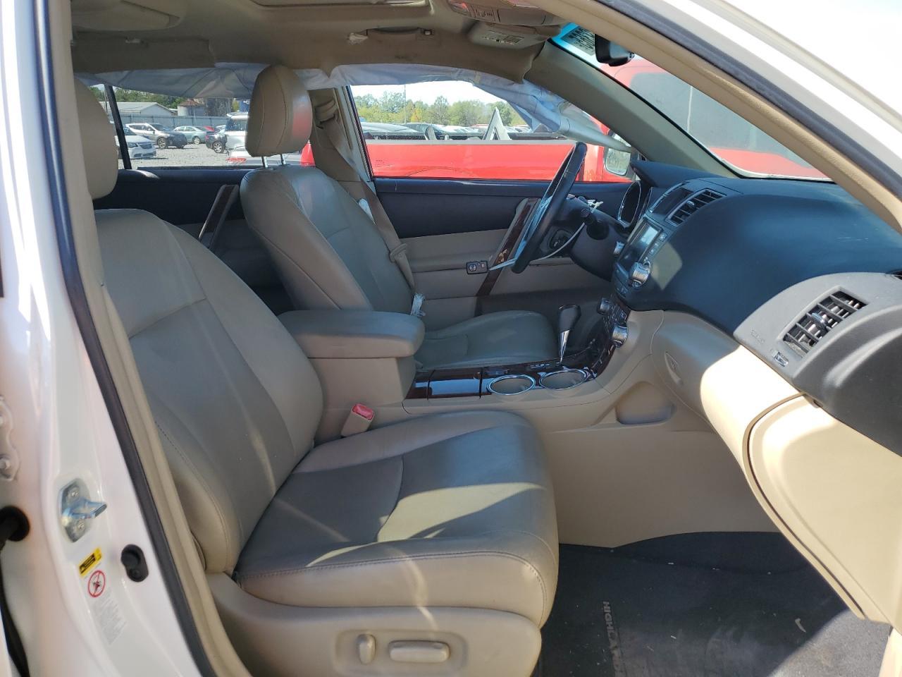 2011 TOYOTA HIGHLANDER