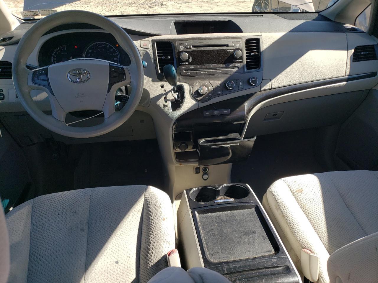 2011 TOYOTA SIENNA