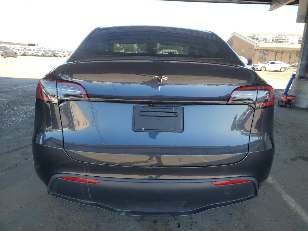 2025 TESLA MODEL Y