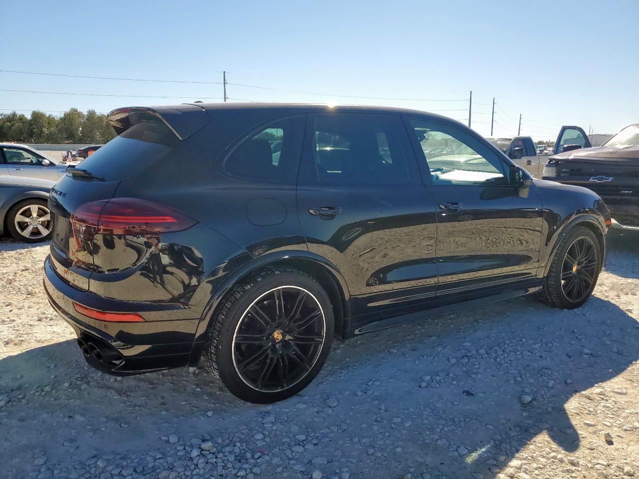 2016 PORSCHE CAYENNE