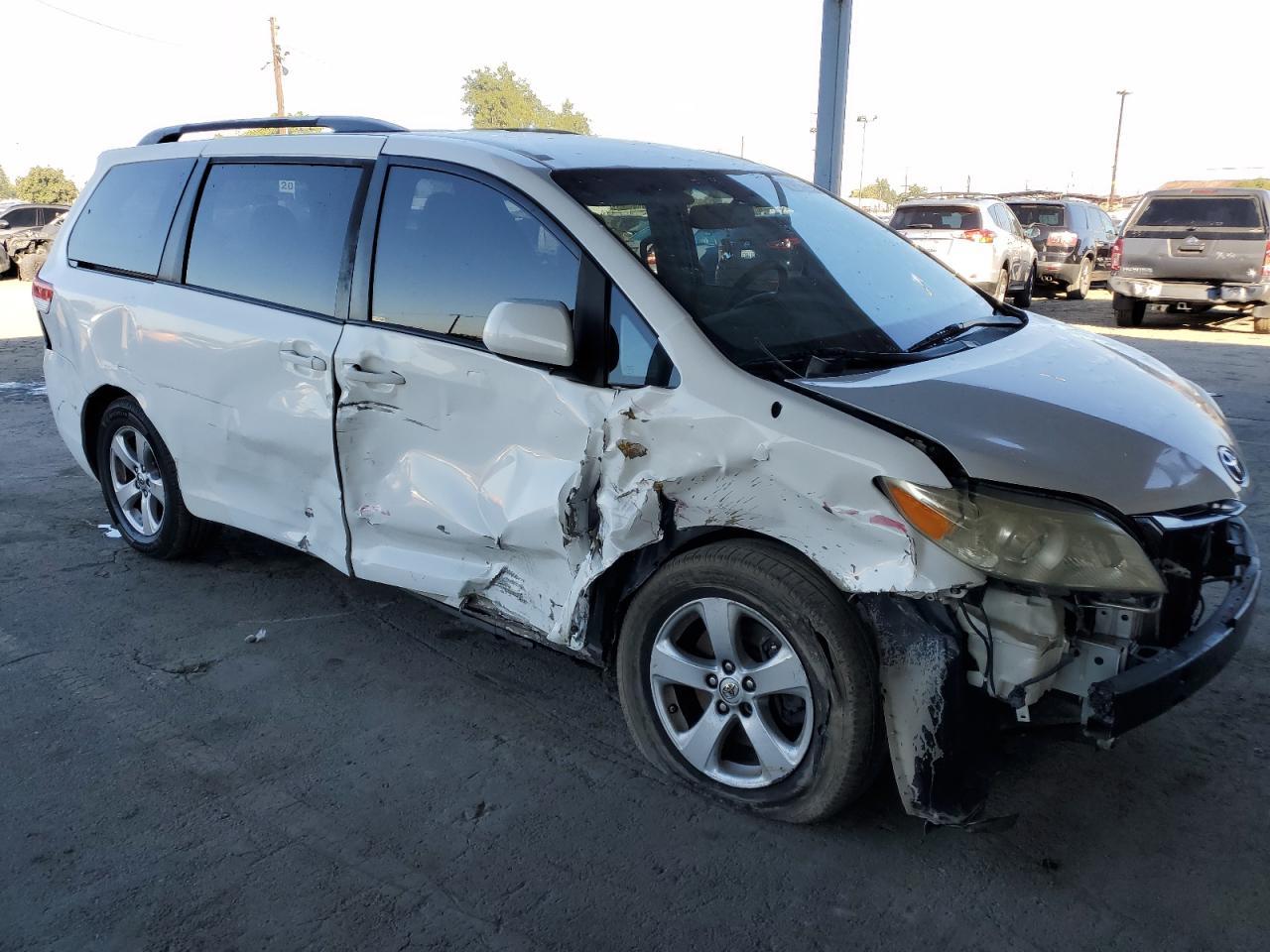 2014 TOYOTA SIENNA