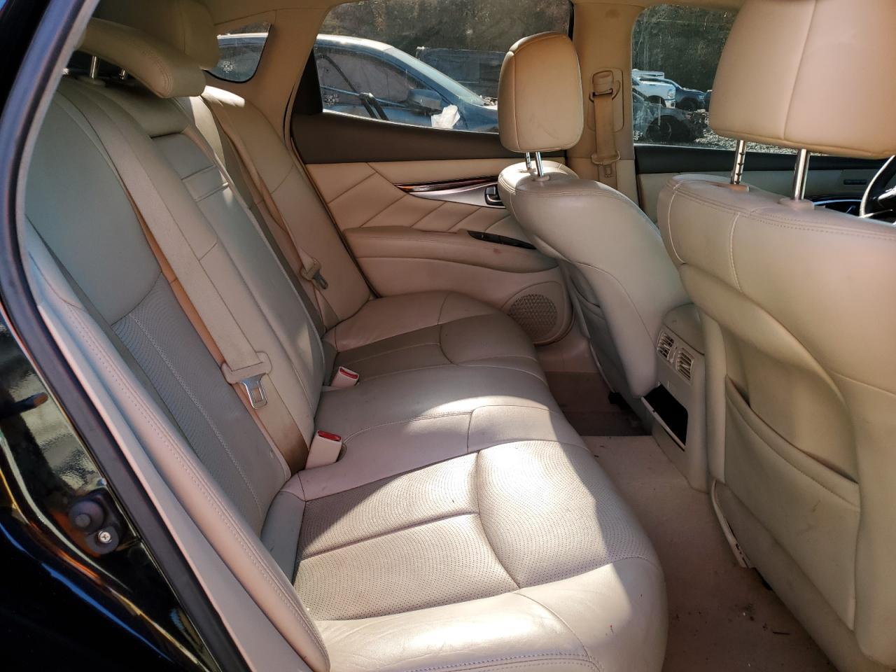 2011 INFINITI M37