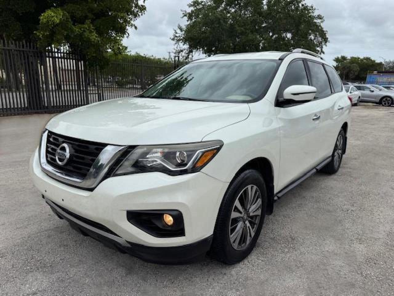 2017 NISSAN PATHFINDER