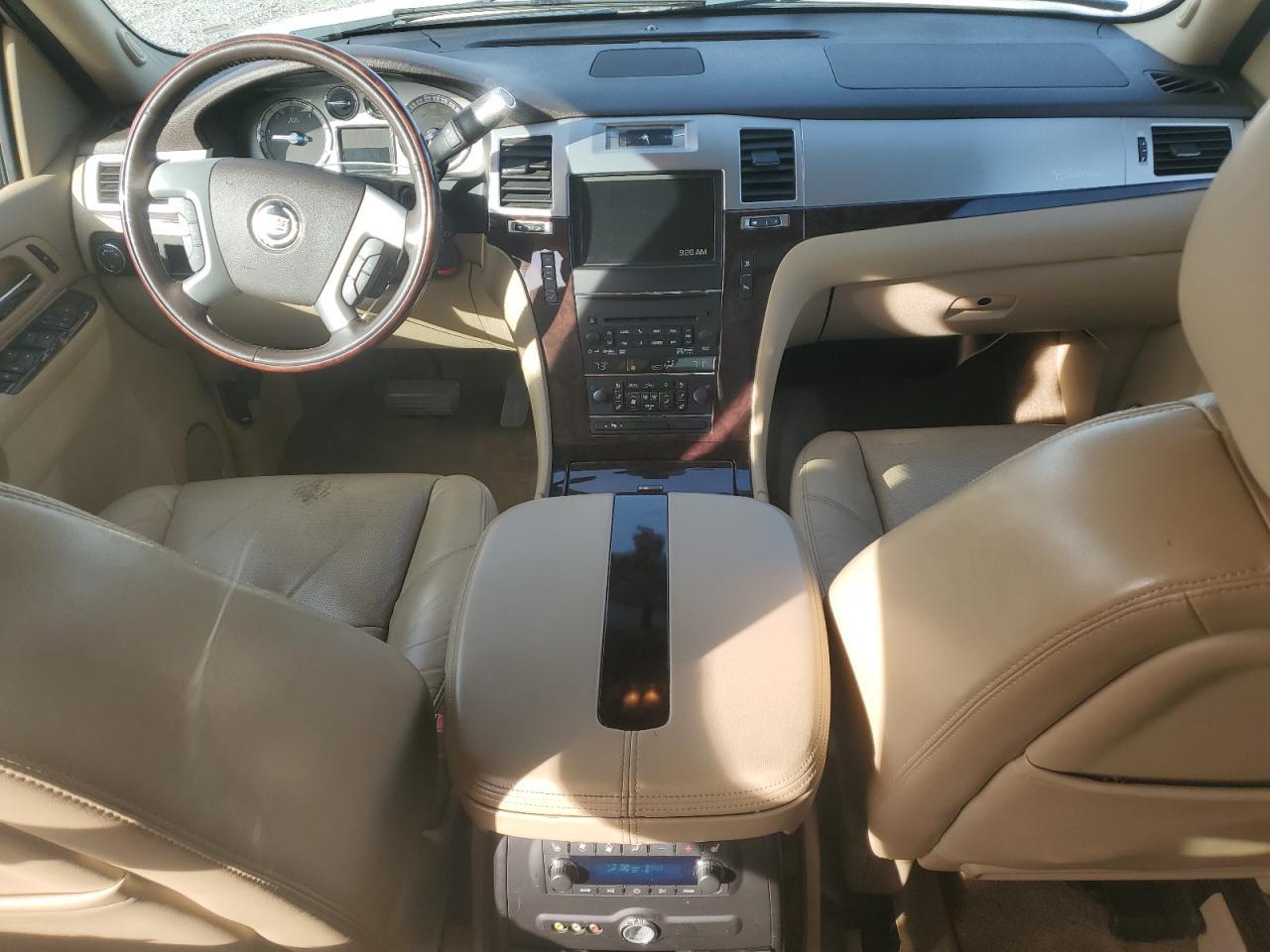 2011 CADILLAC ESCALADE