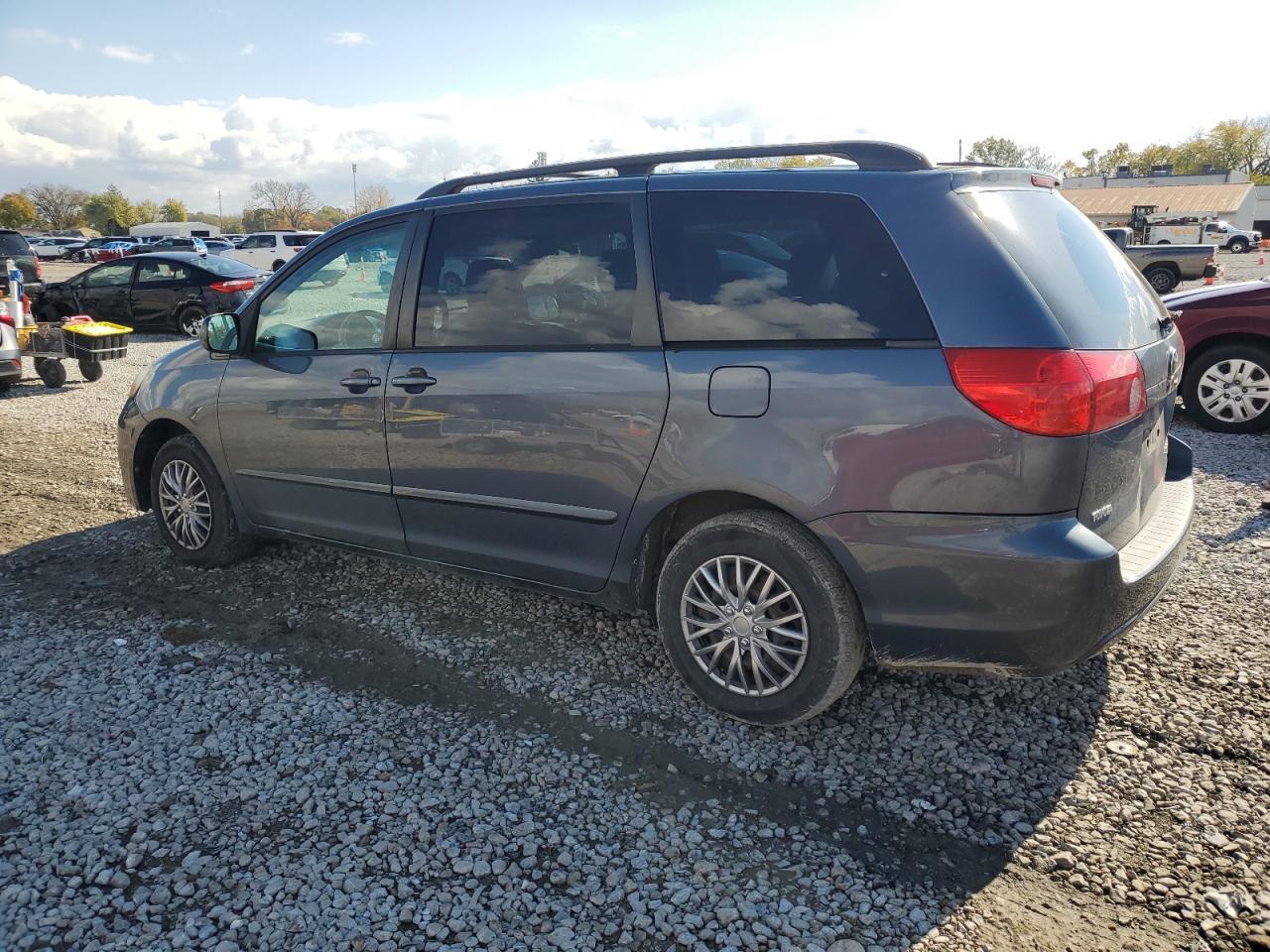 2009 TOYOTA SIENNA