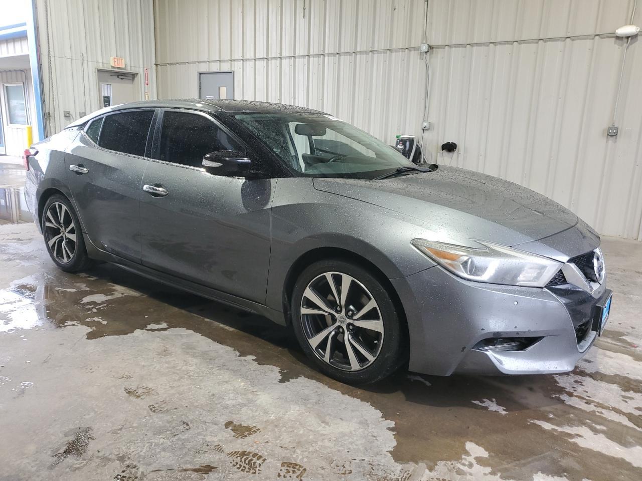 2017 NISSAN Maxima