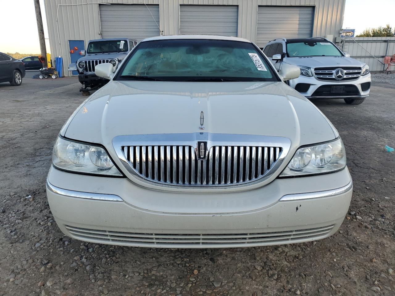 2004 LINCOLN Town Car