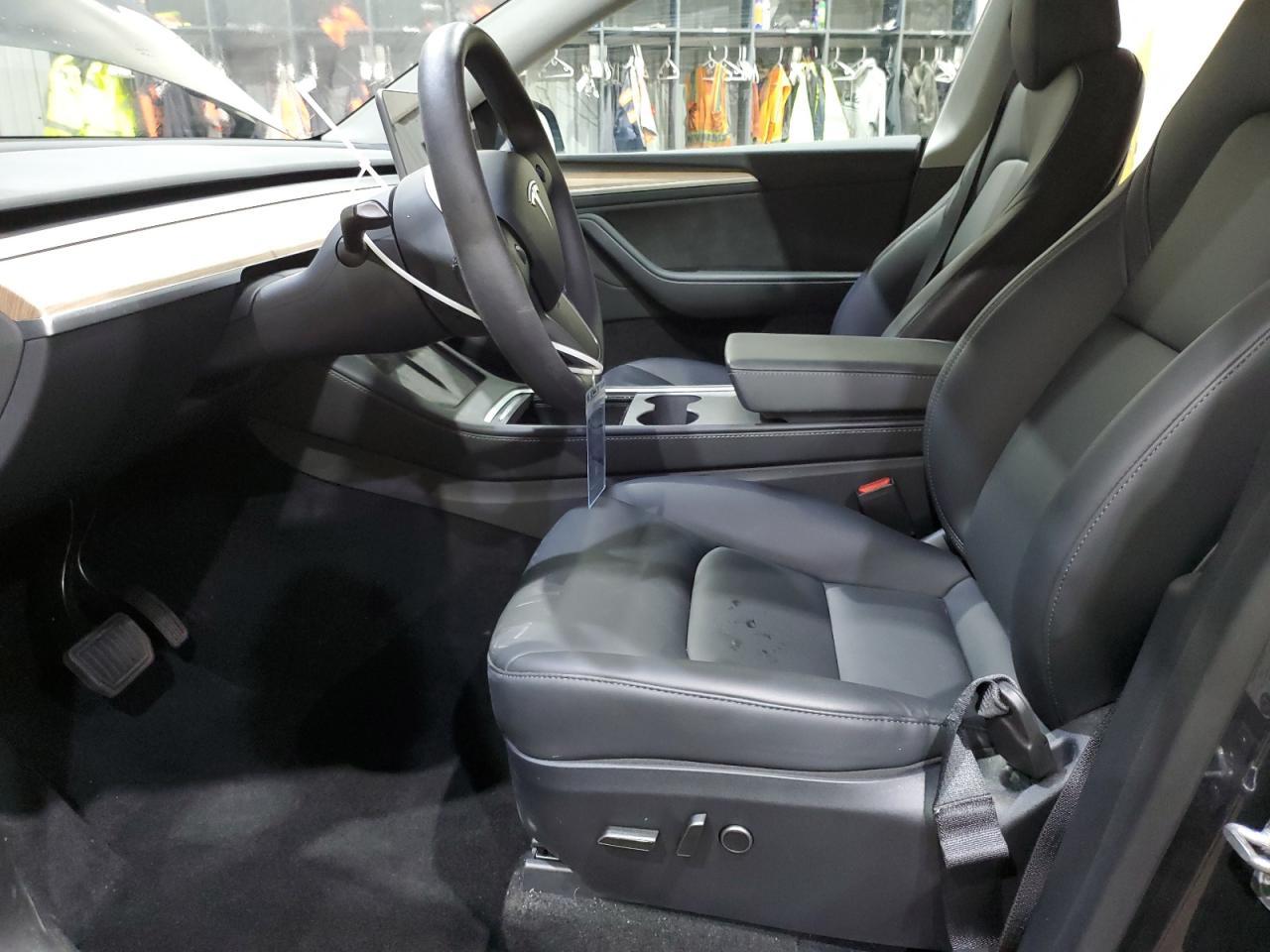 2025 TESLA MODEL Y