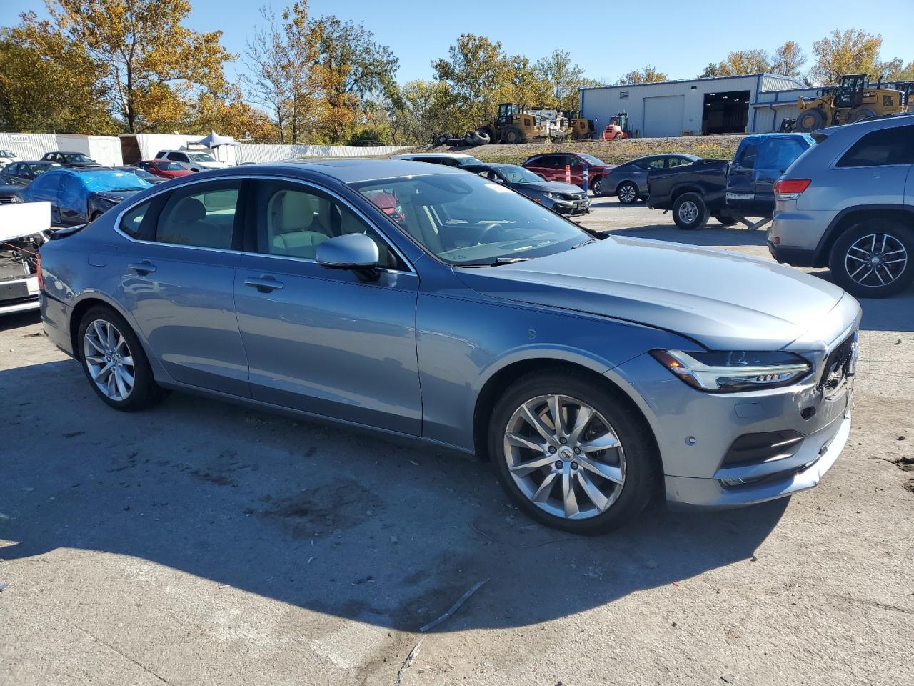 2017 VOLVO S90