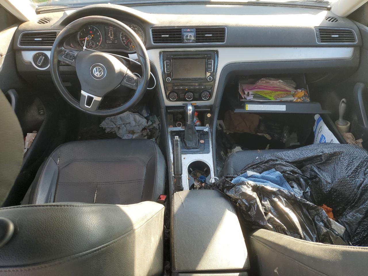 2013 VOLKSWAGEN Passat