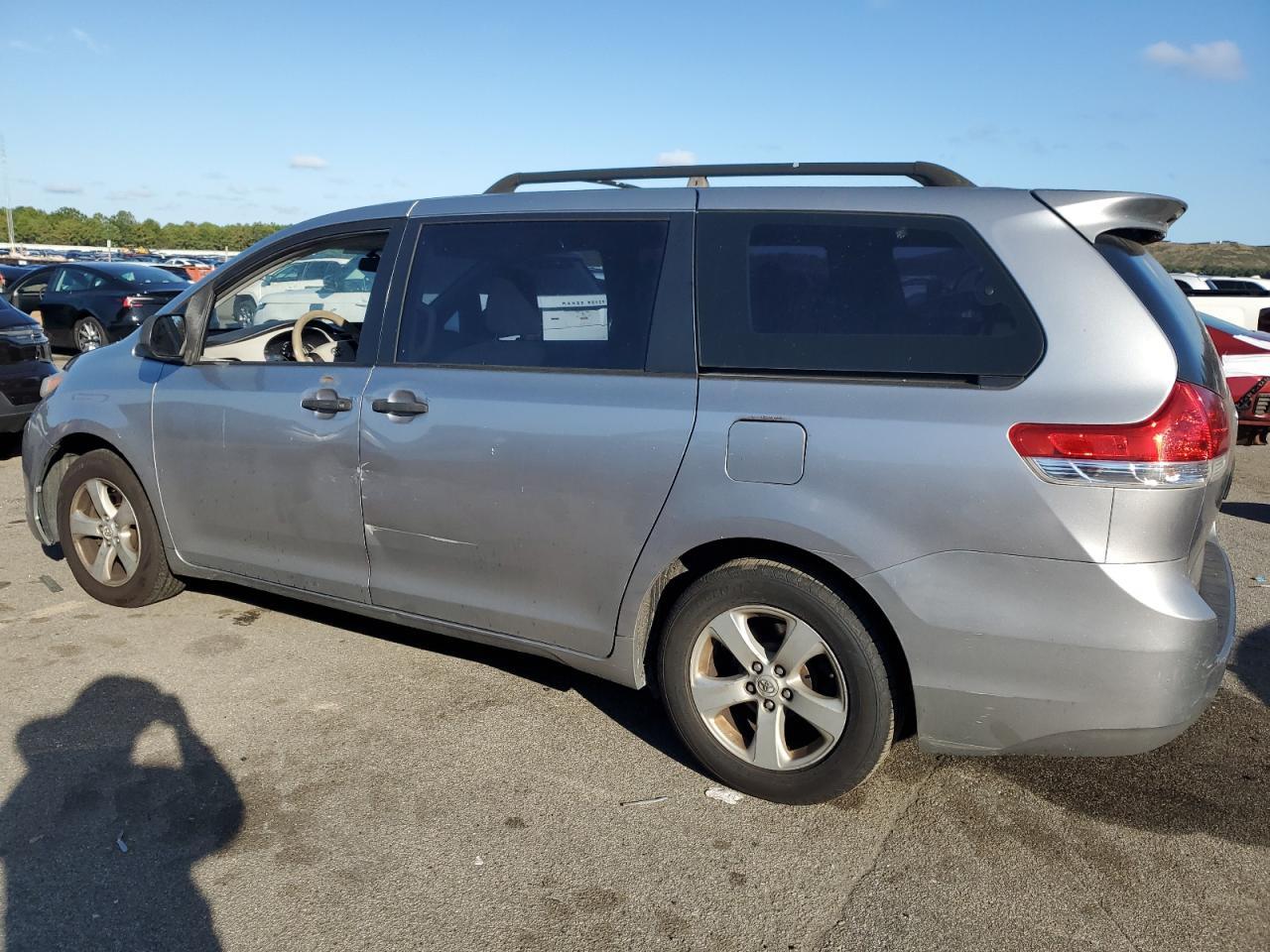 2012 TOYOTA SIENNA