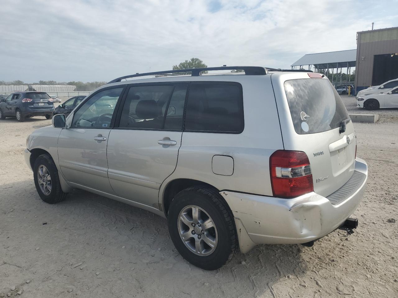 2004 TOYOTA HIGHLANDER