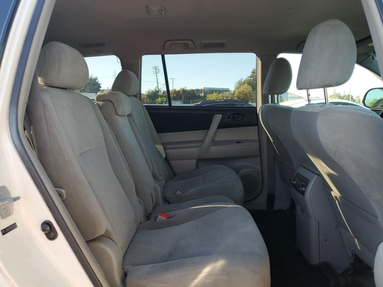 2010 TOYOTA HIGHLANDER