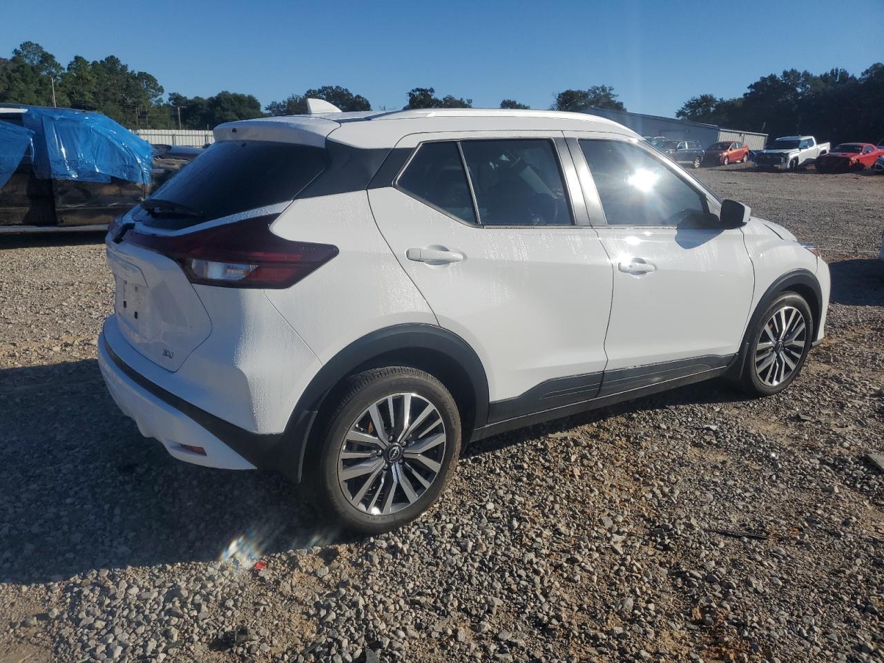 2024 NISSAN KICKS