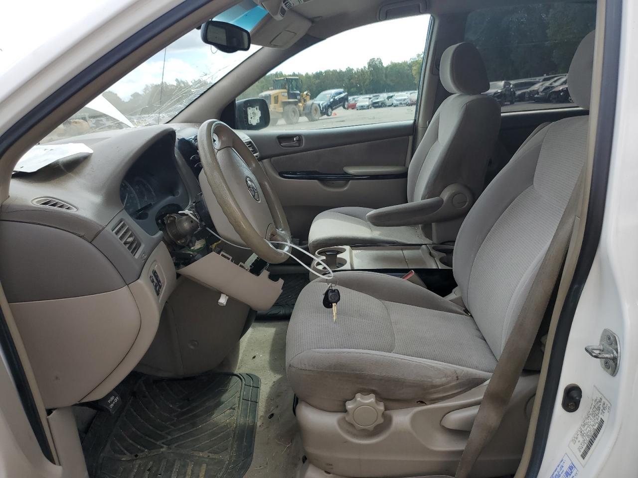 2004 TOYOTA SIENNA