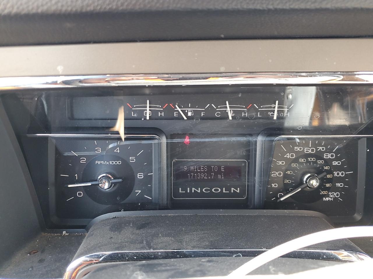 2011 LINCOLN Navigator