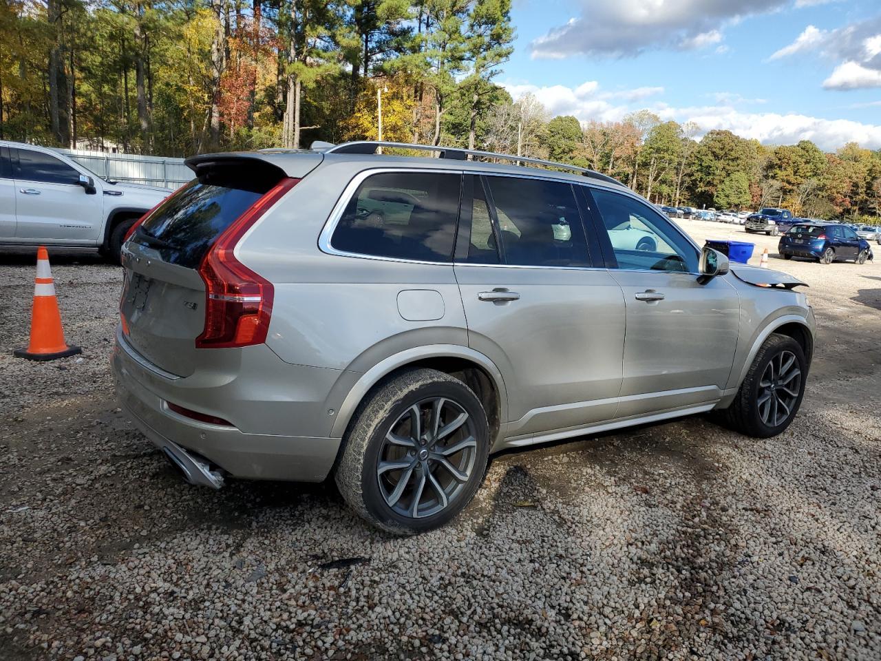 2017 VOLVO XC90