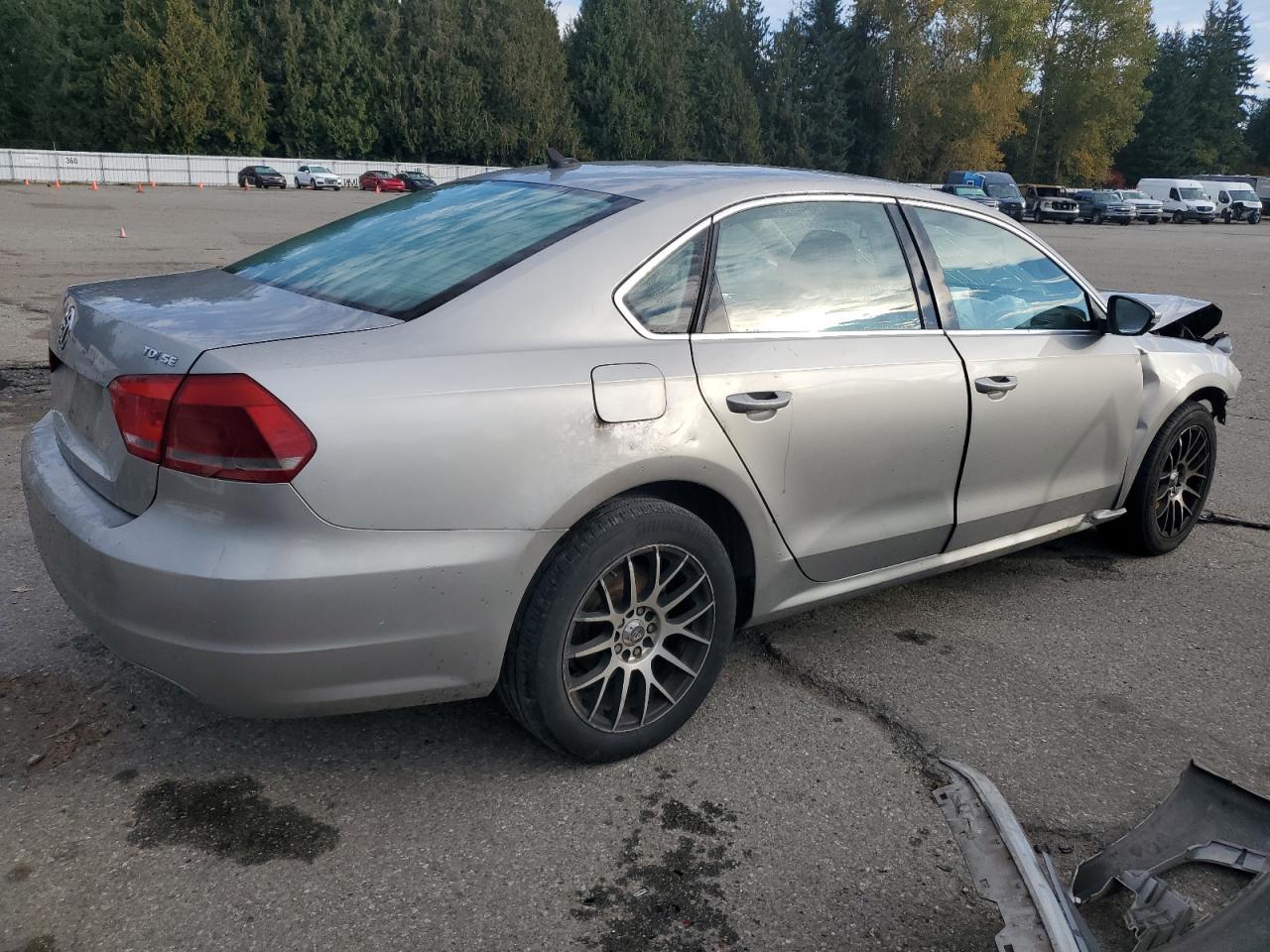 2012 VOLKSWAGEN Passat