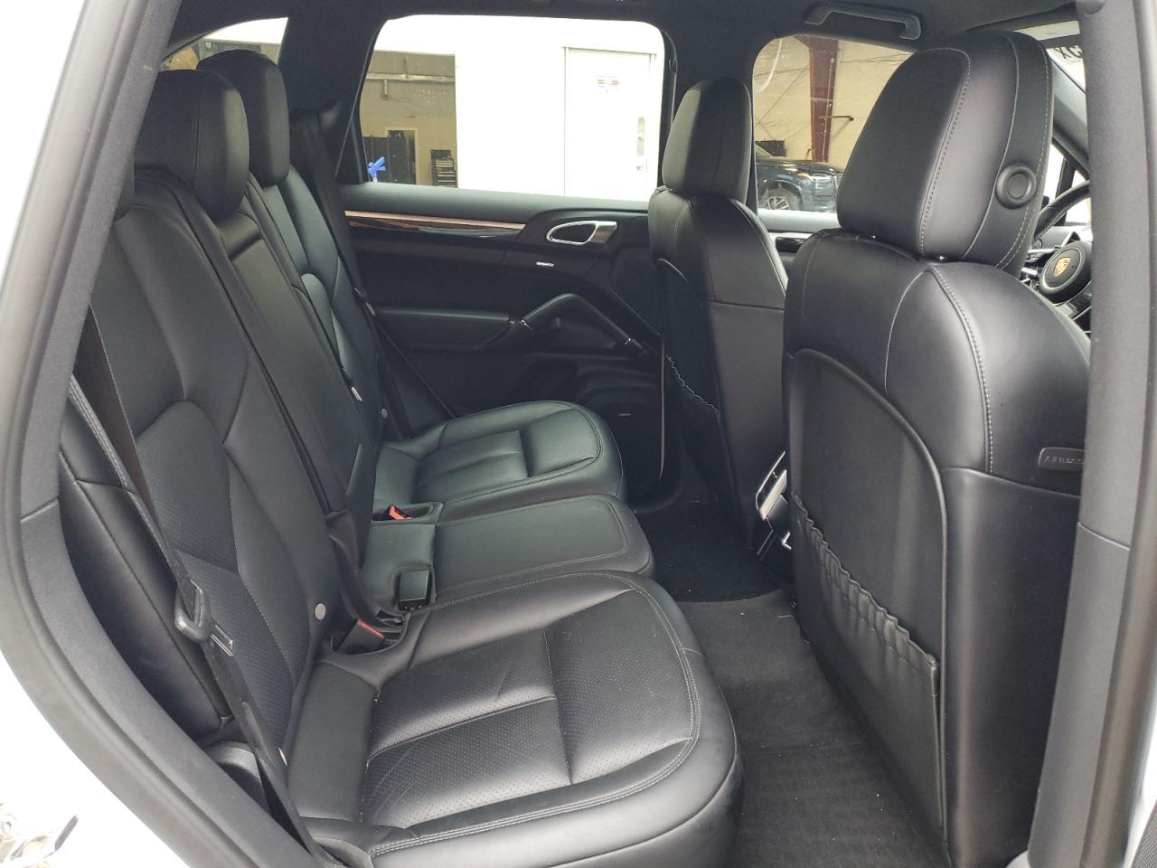 2015 PORSCHE CAYENNE
