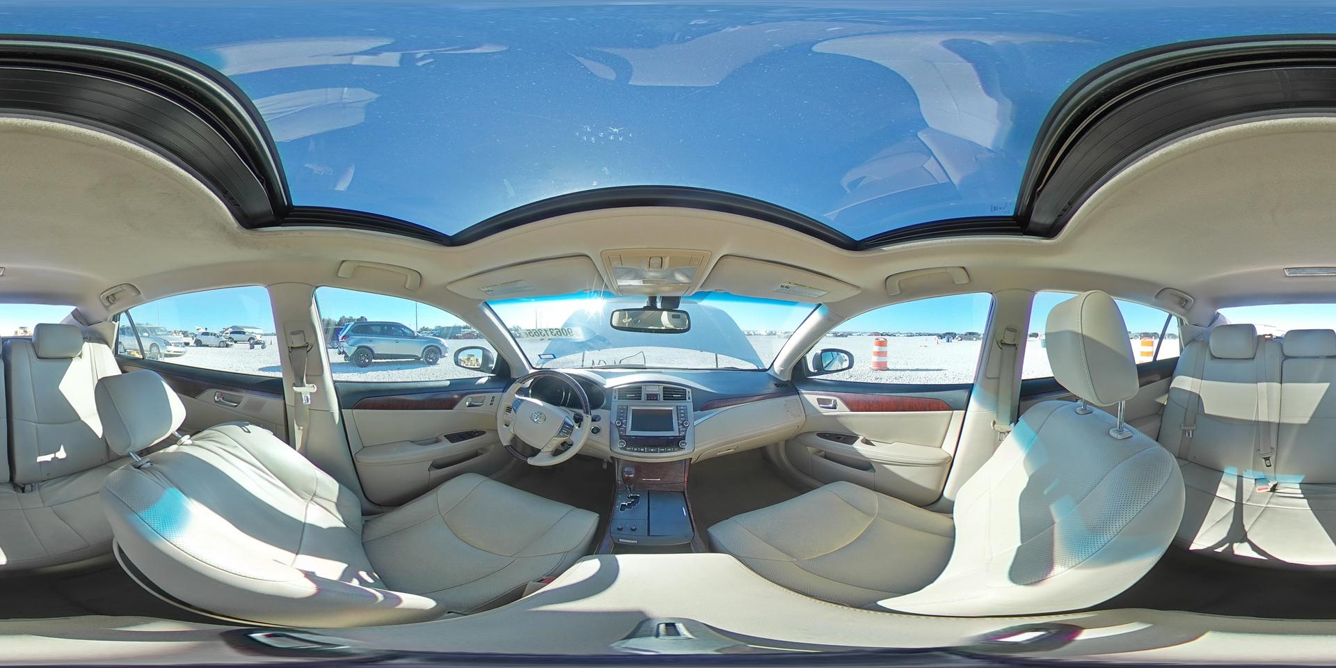 2011 TOYOTA Avalon