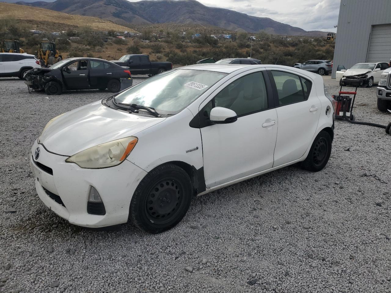 2013 TOYOTA Prius c