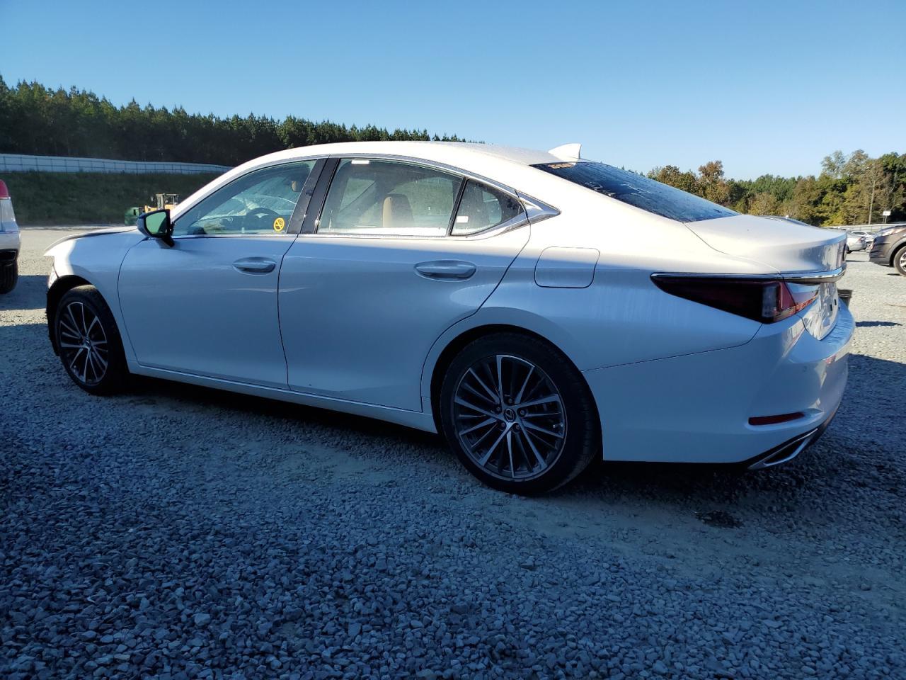 2025 LEXUS Es