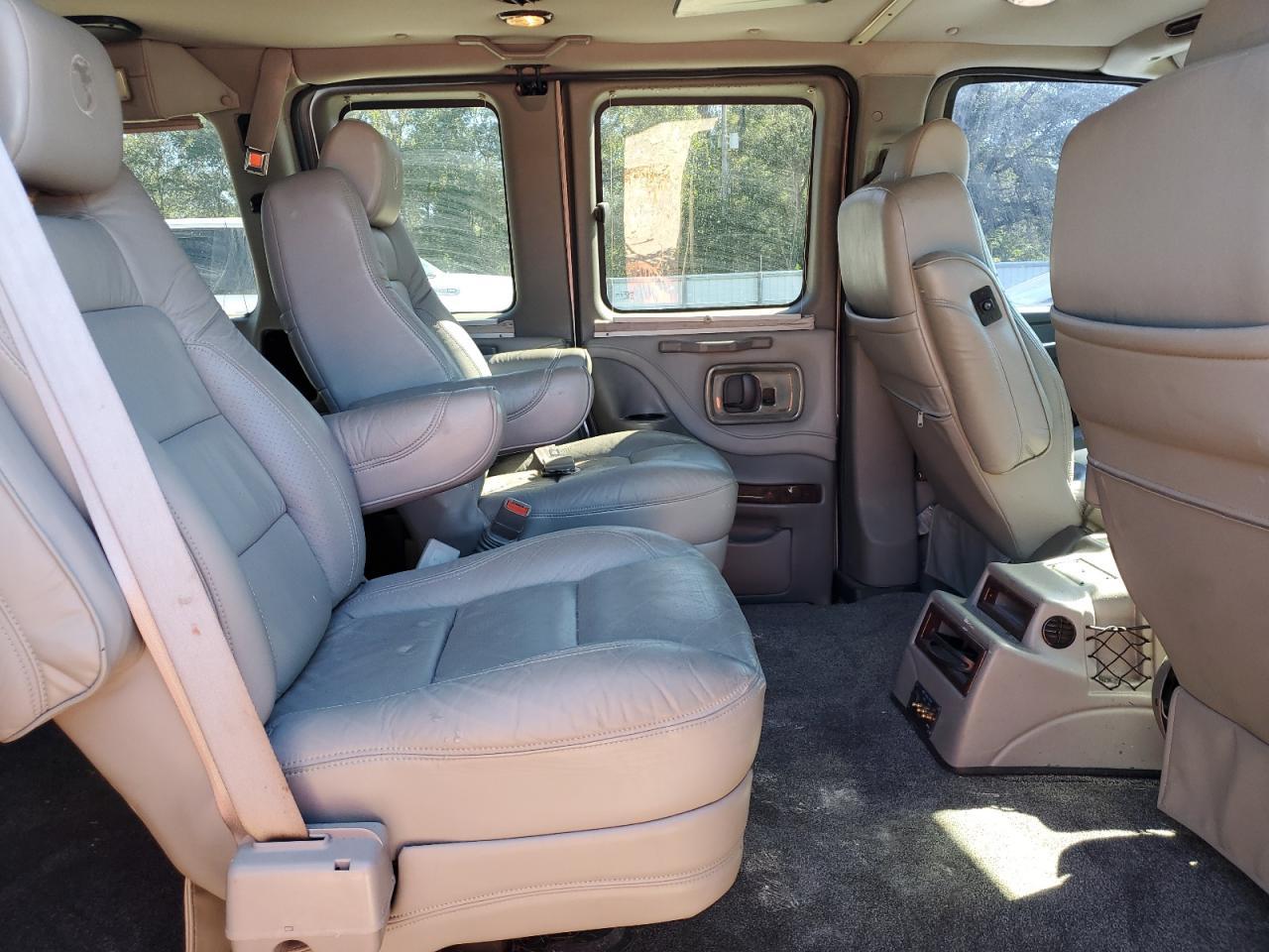 2011 GMC Savana
