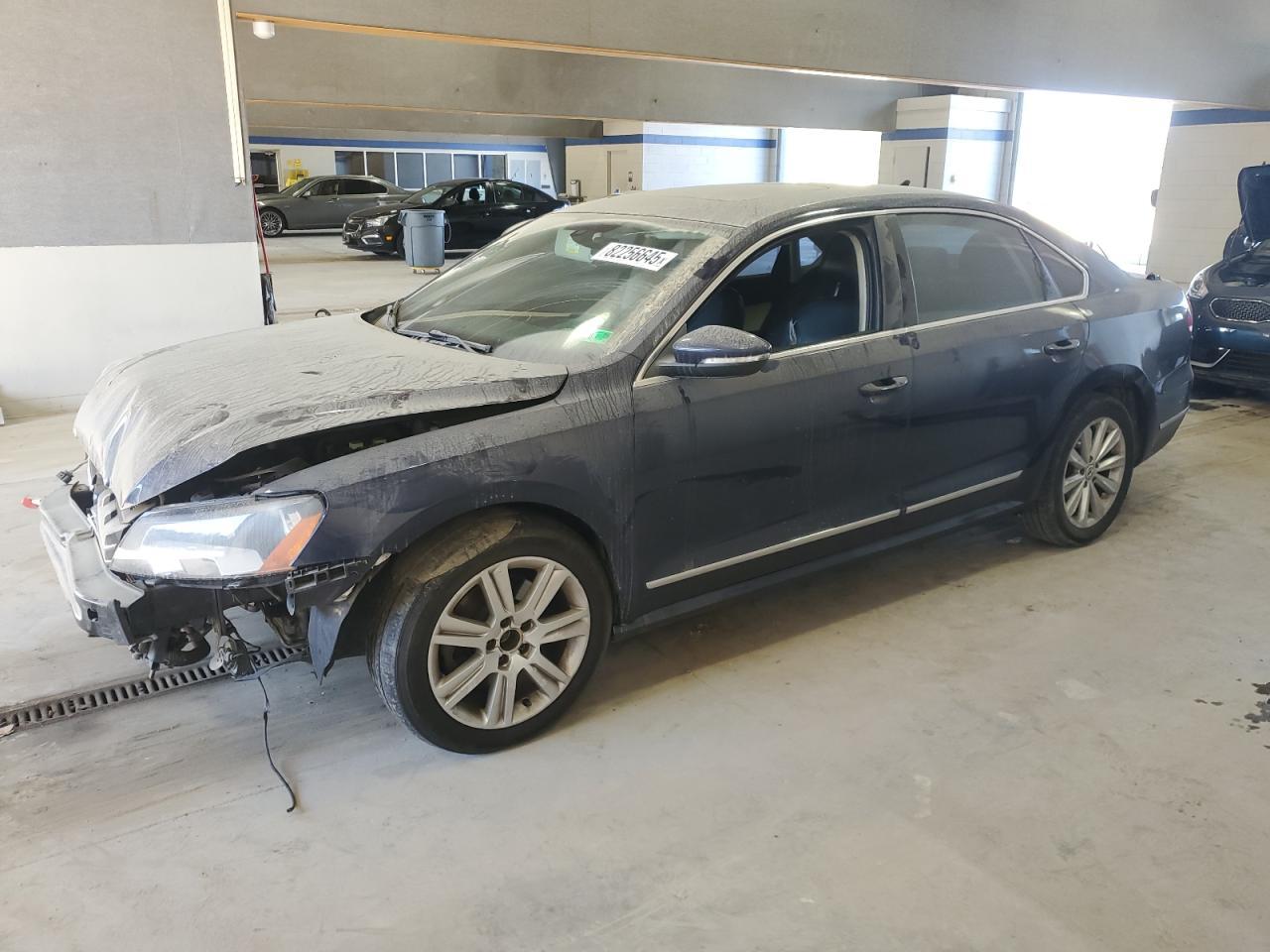 2012 VOLKSWAGEN Passat