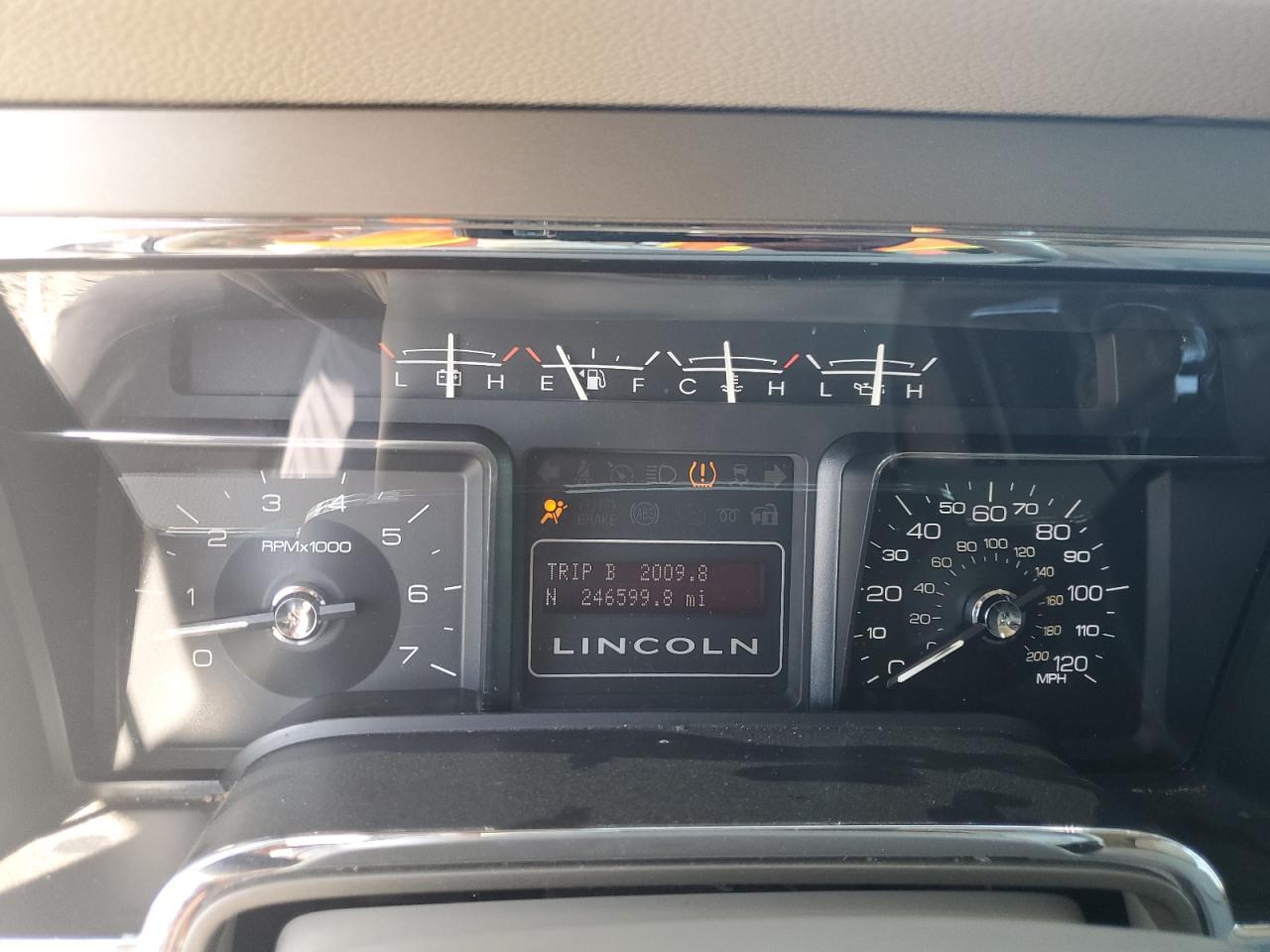 2011 LINCOLN Navigator