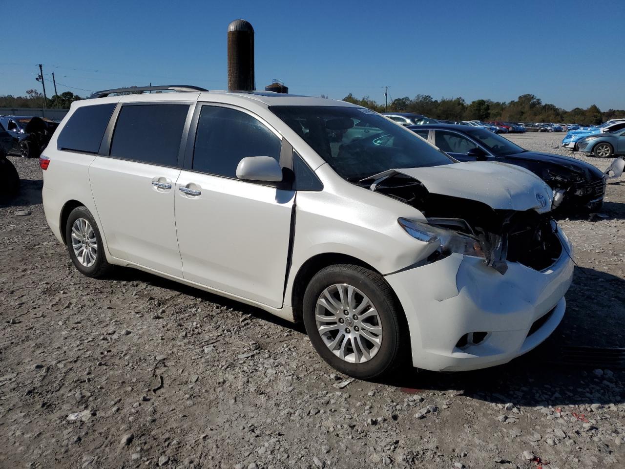 2017 TOYOTA SIENNA