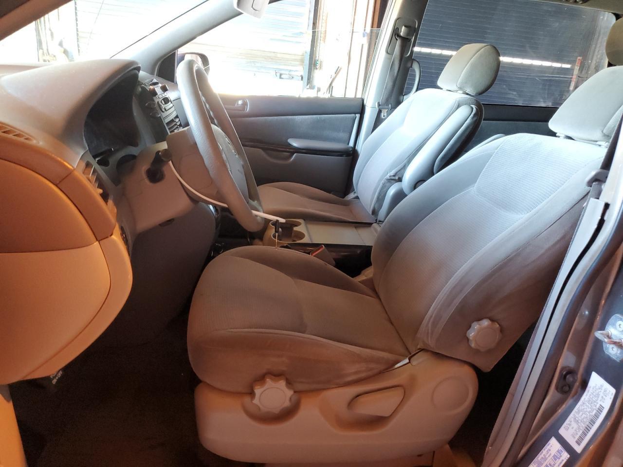 2004 TOYOTA SIENNA
