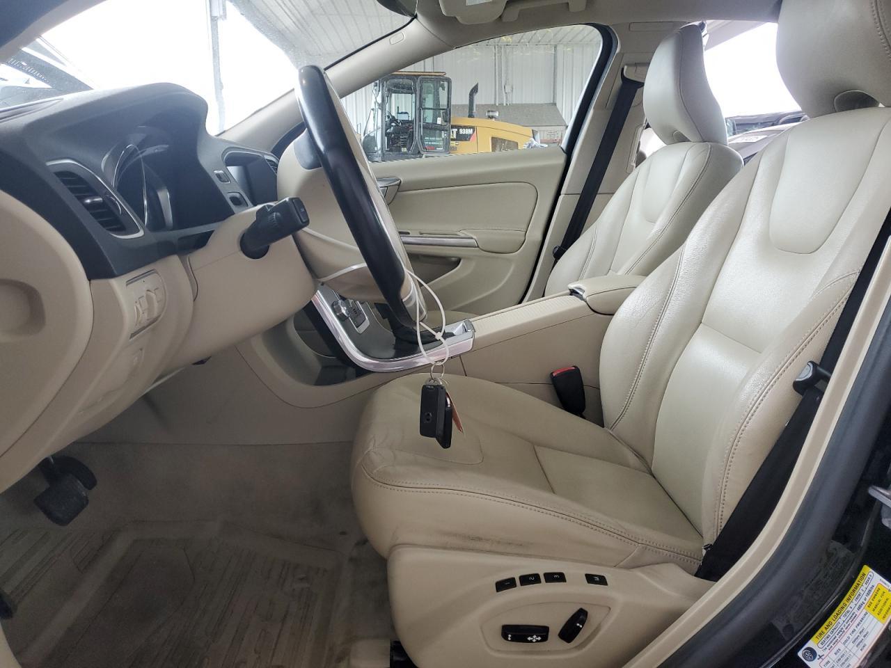 2015 VOLVO S60