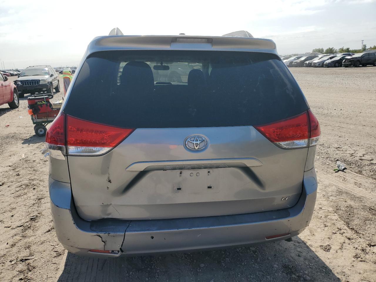 2012 TOYOTA SIENNA