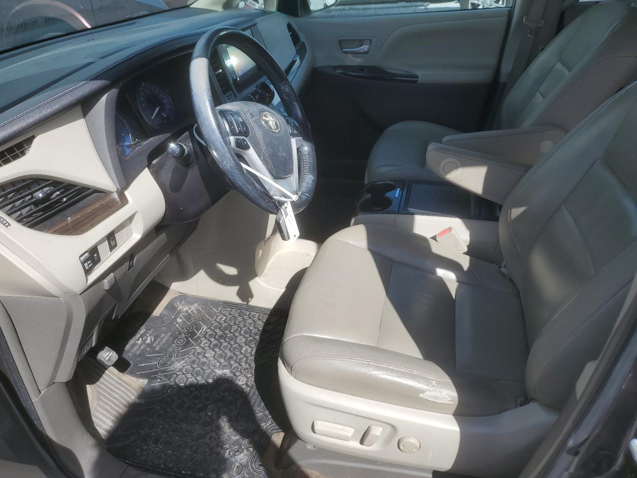2016 TOYOTA SIENNA