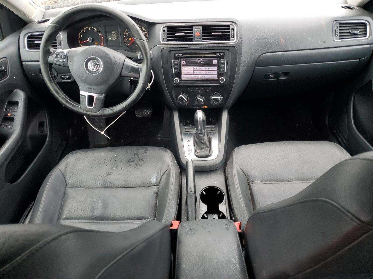 2011 VOLKSWAGEN JETTA