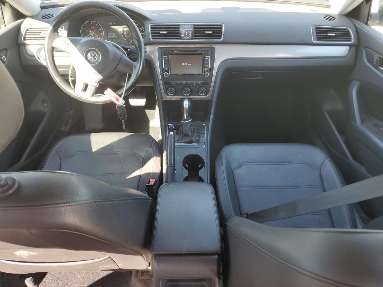 2015 VOLKSWAGEN Passat