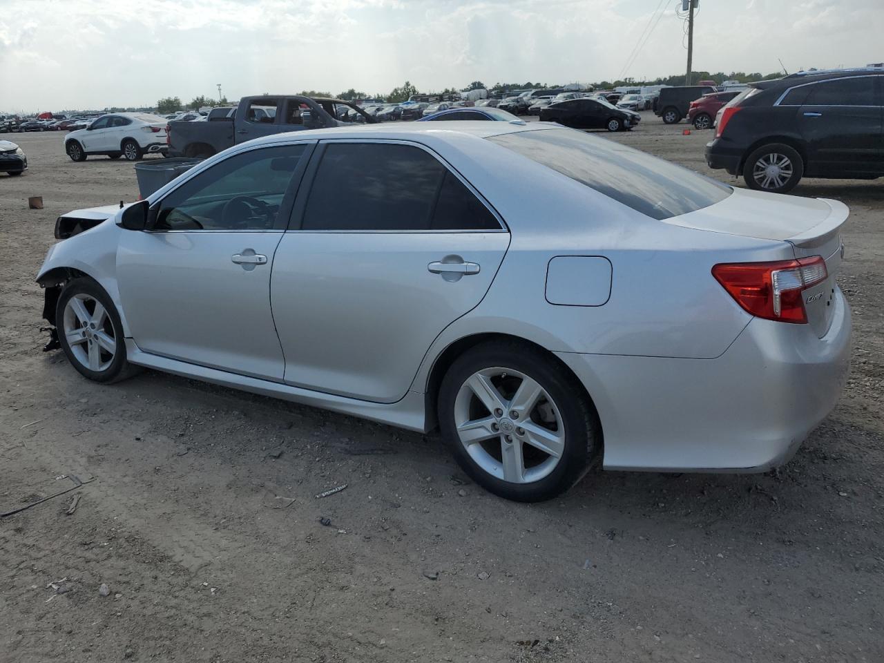 2014 TOYOTA CAMRY