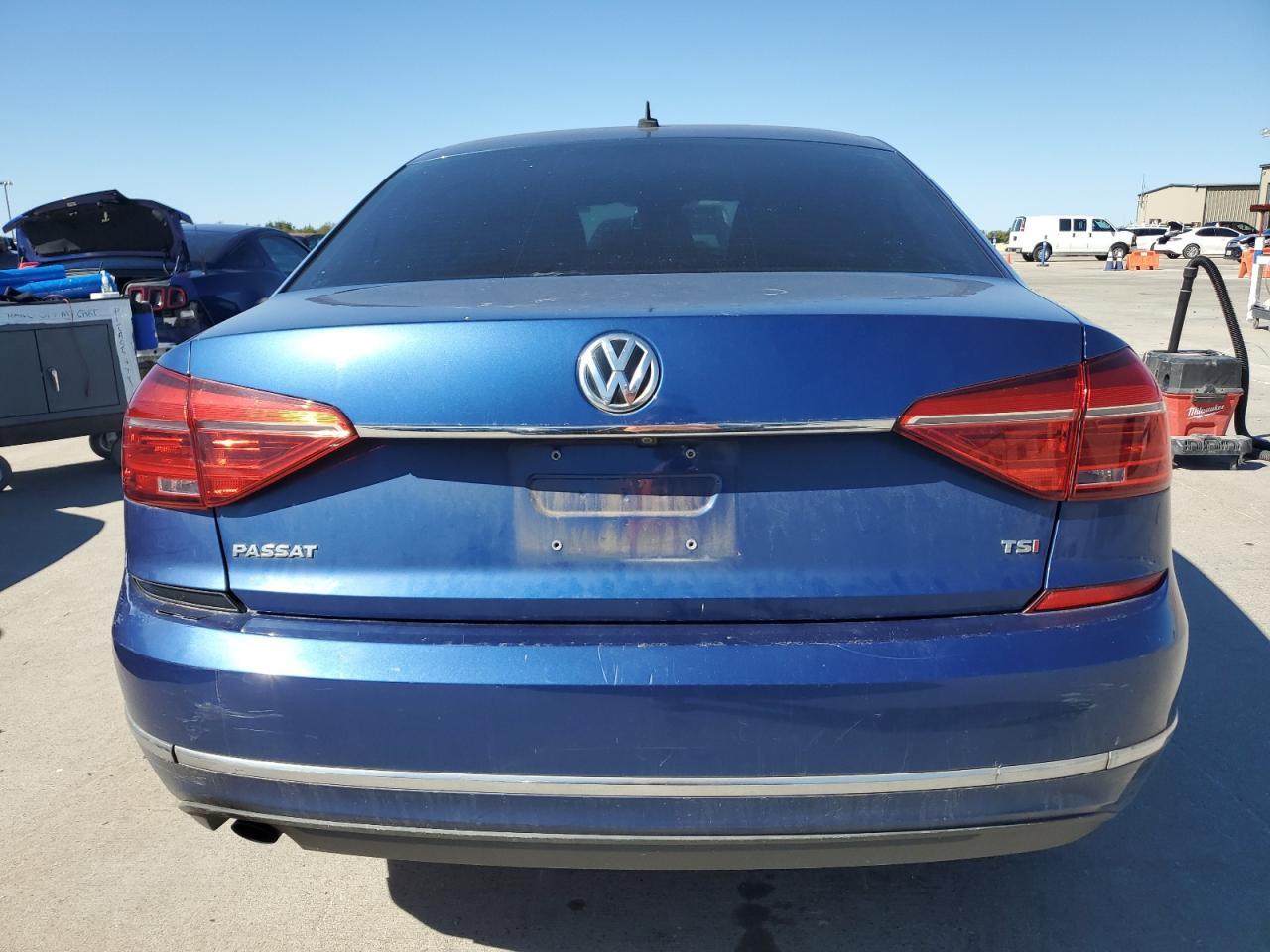 2016 VOLKSWAGEN Passat