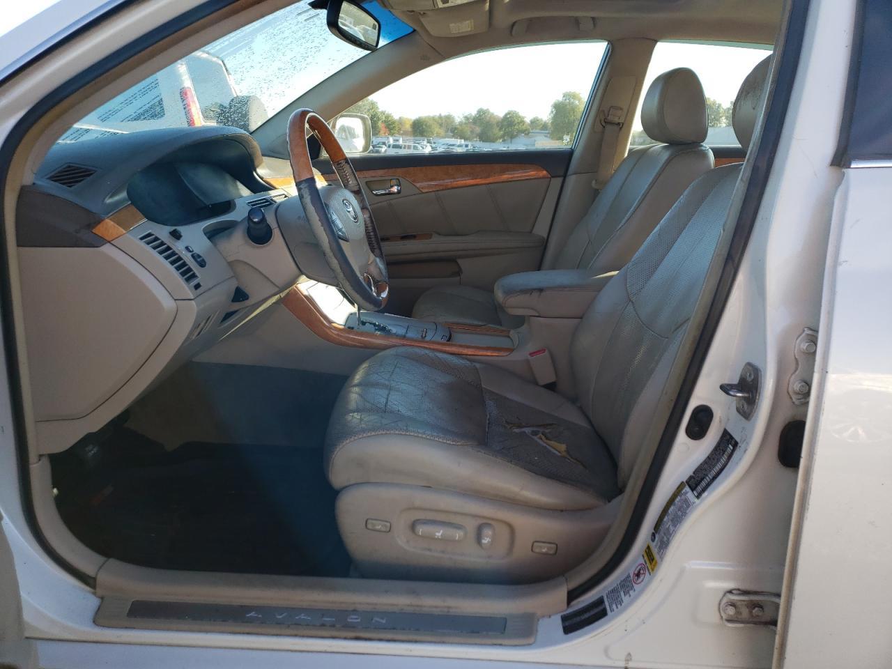 2005 TOYOTA Avalon