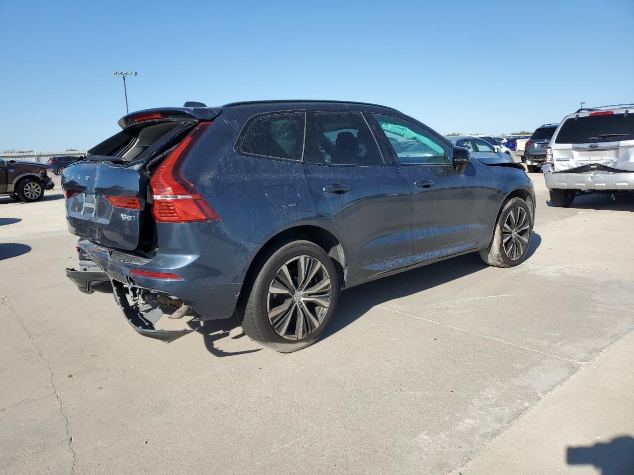 2024 VOLVO XC60