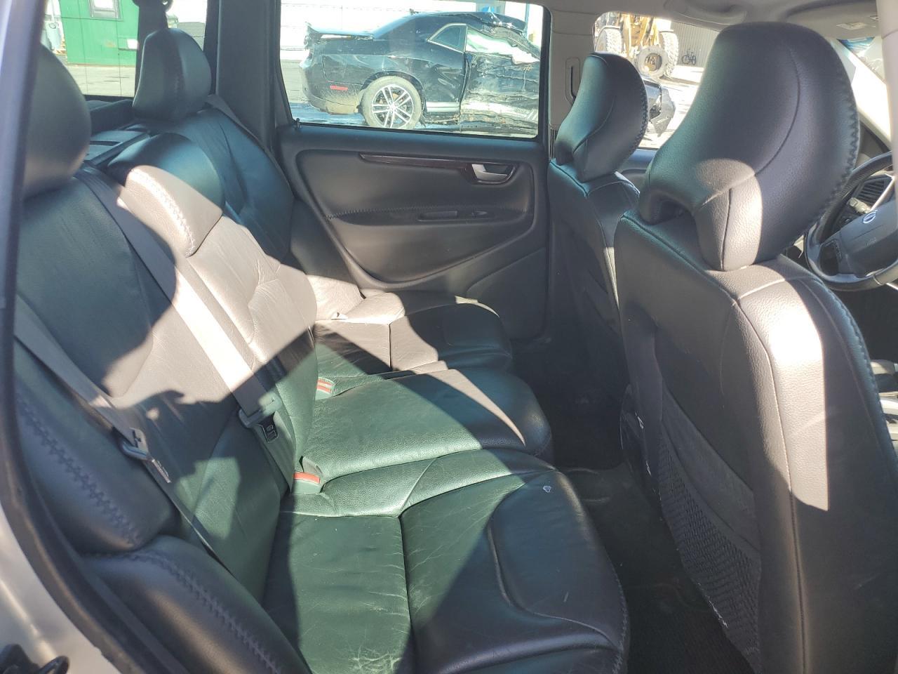 2004 VOLVO XC70