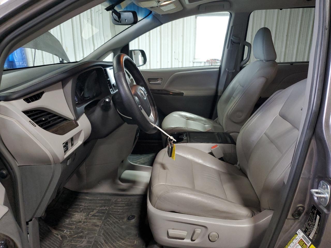 2017 TOYOTA SIENNA