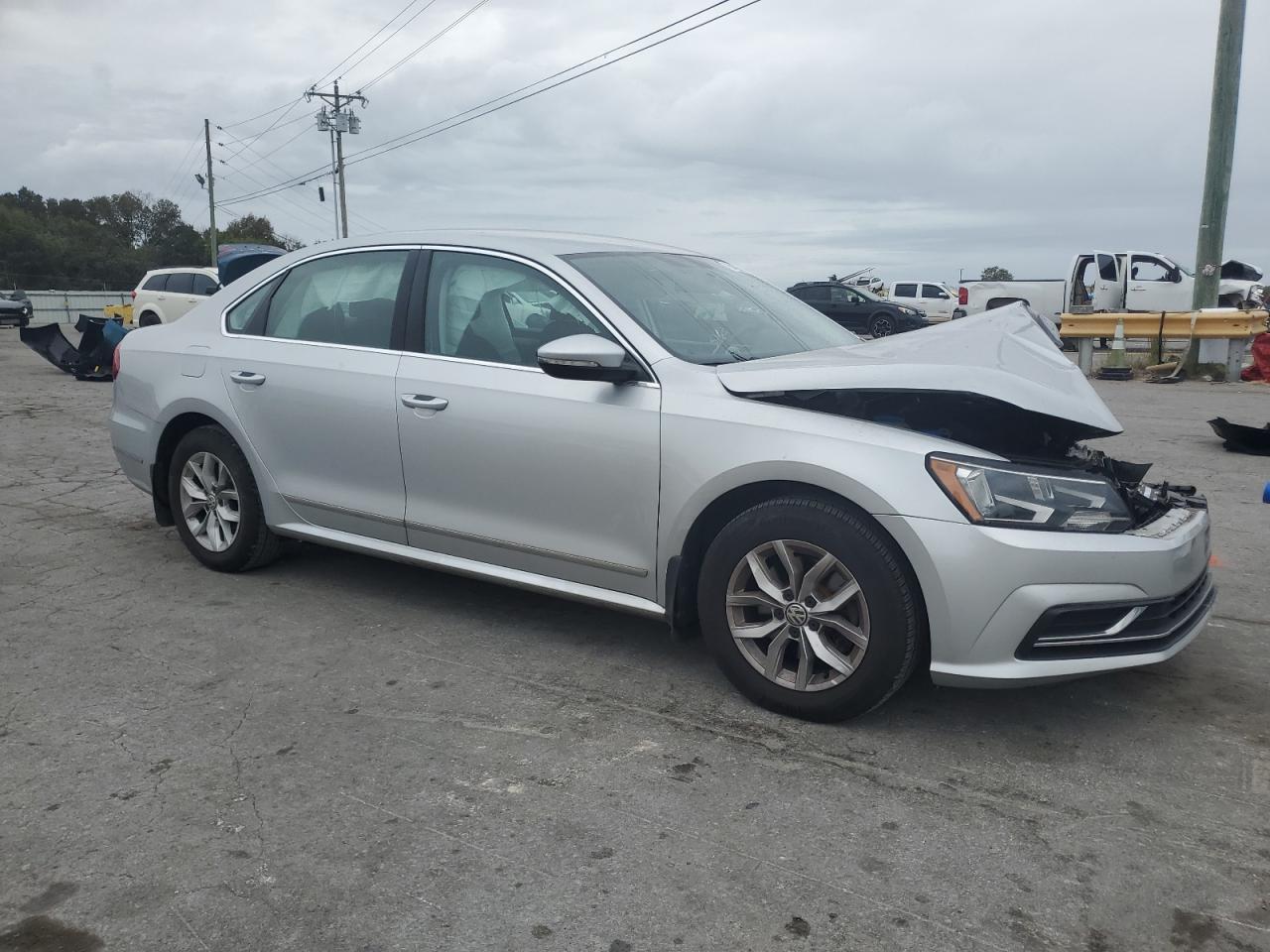 2017 VOLKSWAGEN Passat