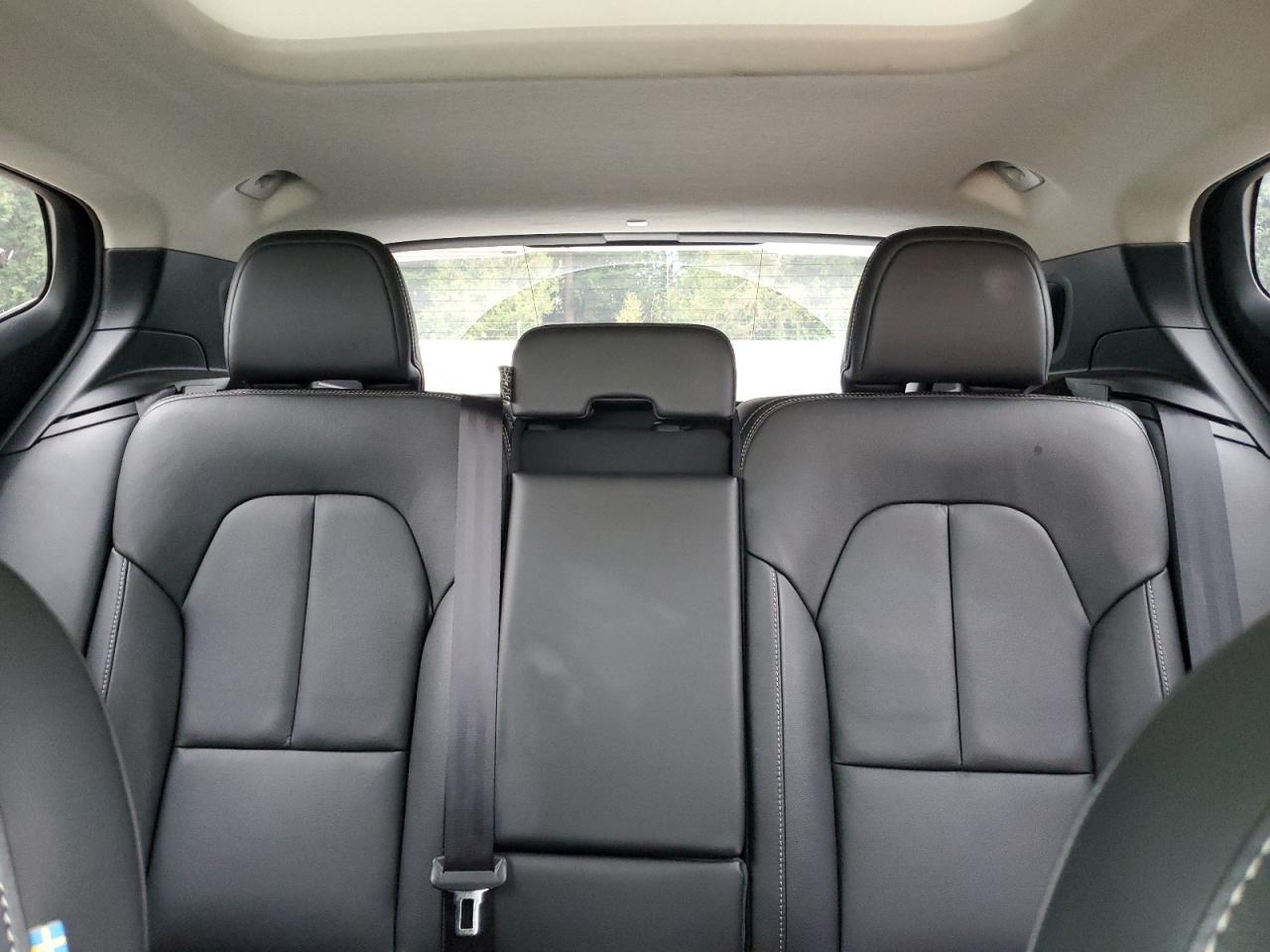 2020 VOLVO XC40