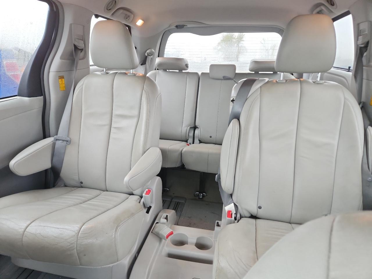2014 TOYOTA SIENNA