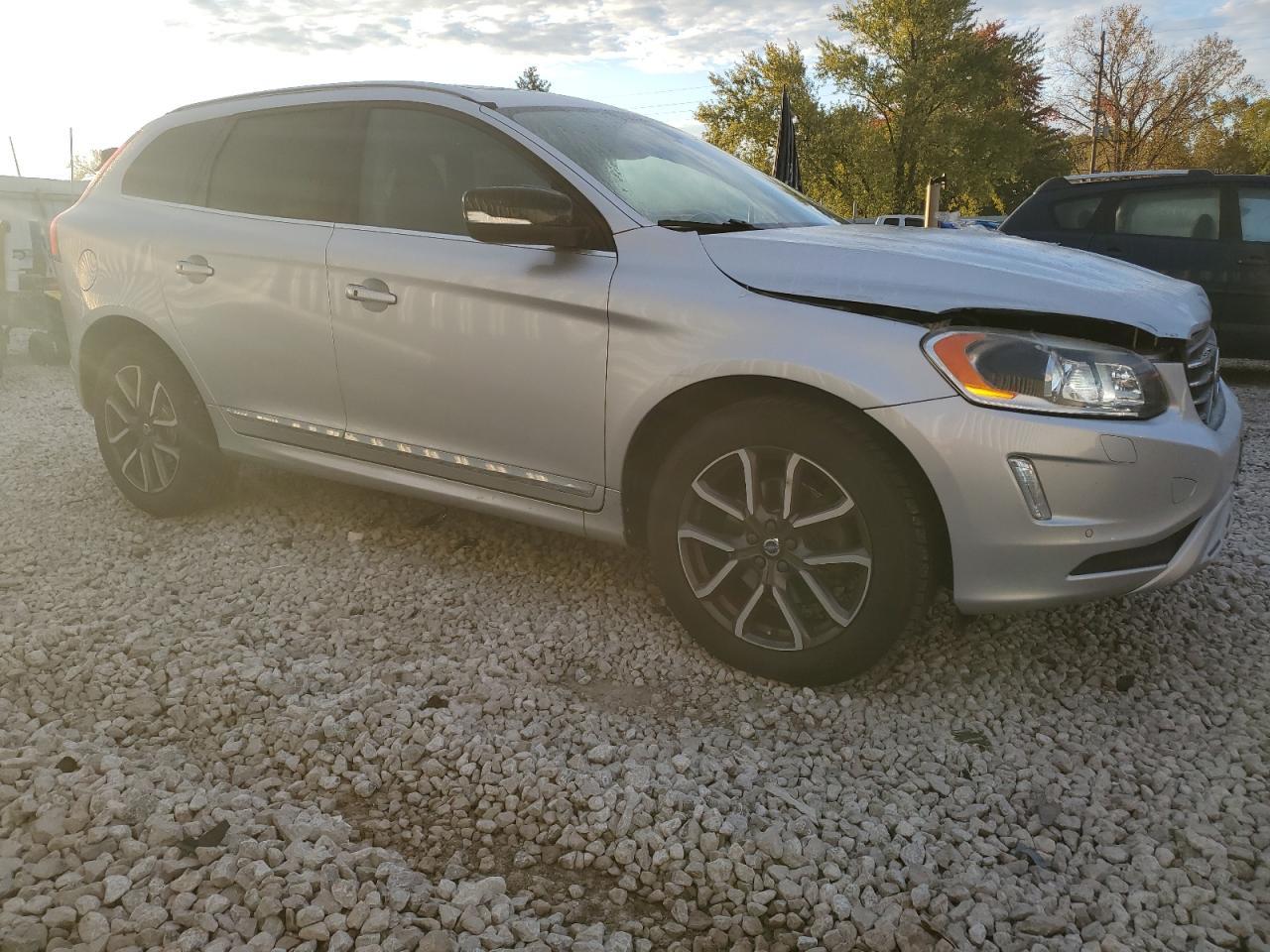 2017 VOLVO XC60