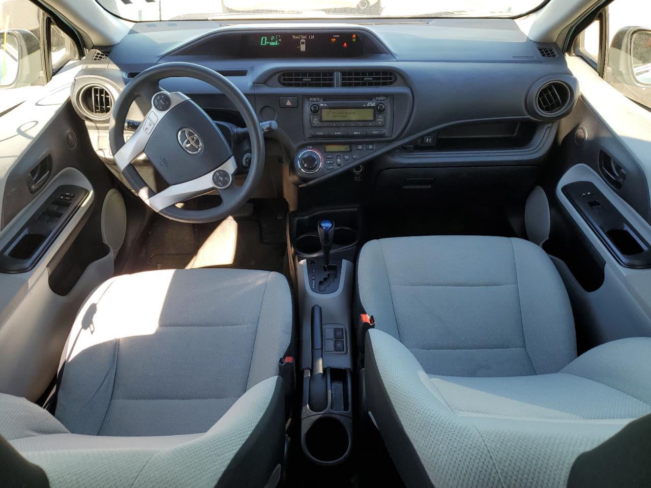 2013 TOYOTA Prius c